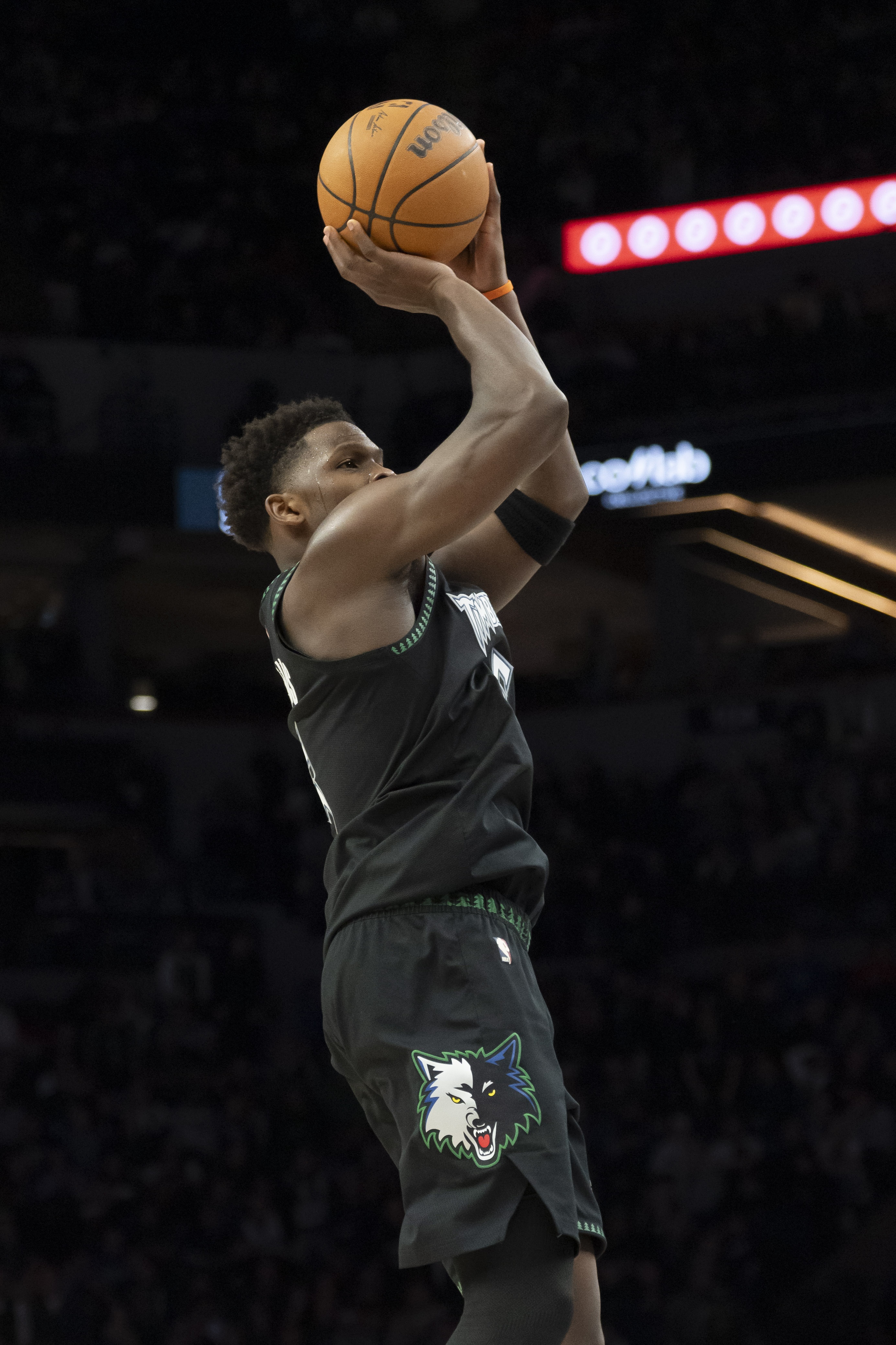 世界杯比赛在线观看地址-爱德华兹本赛季第9次砍下40+ 追平东契奇 并列联盟第一